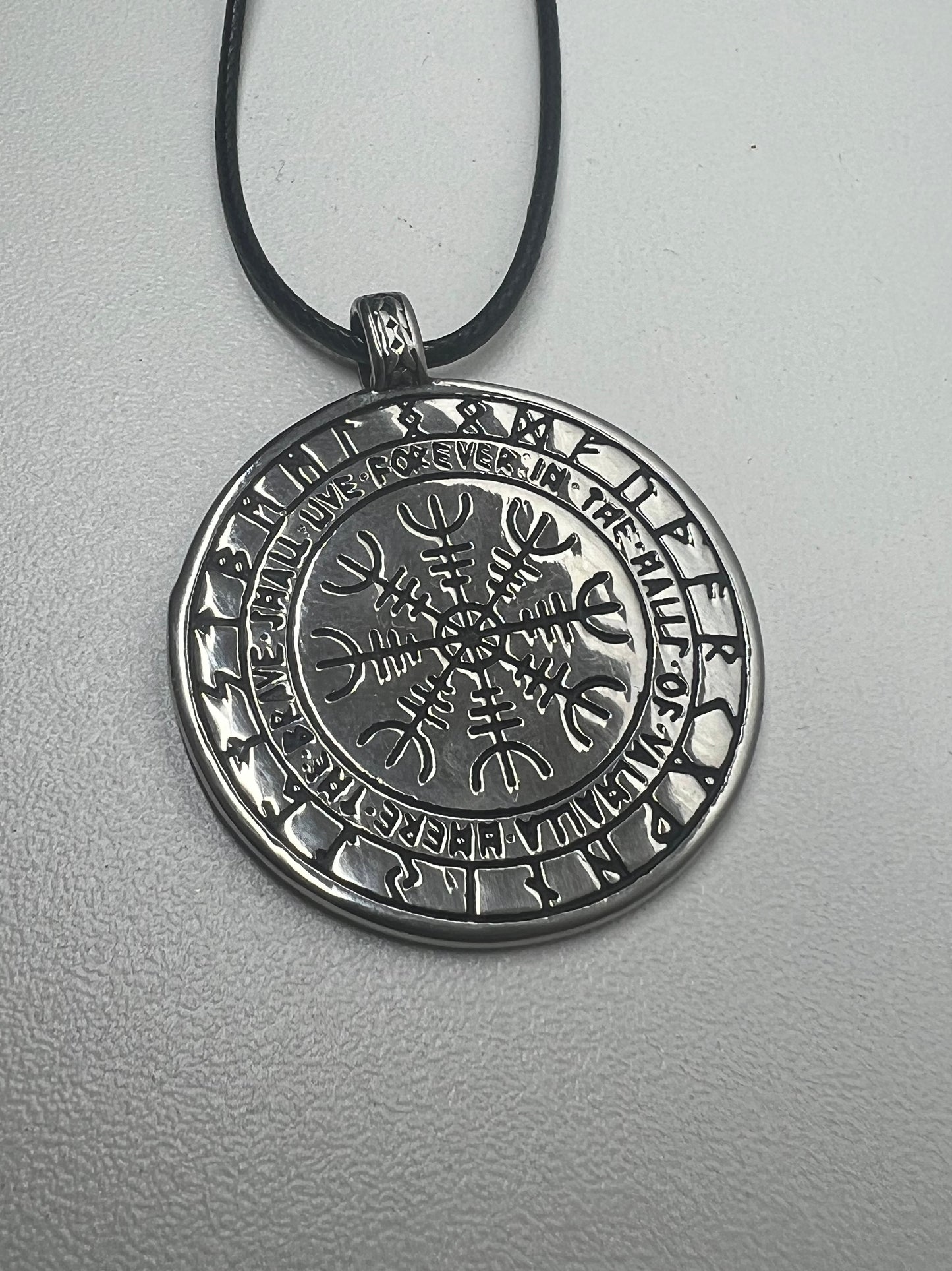 Collier aegishjalmur