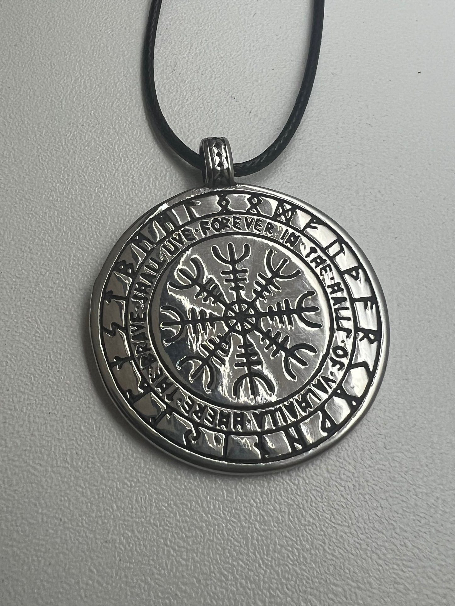 Collier aegishjalmur
