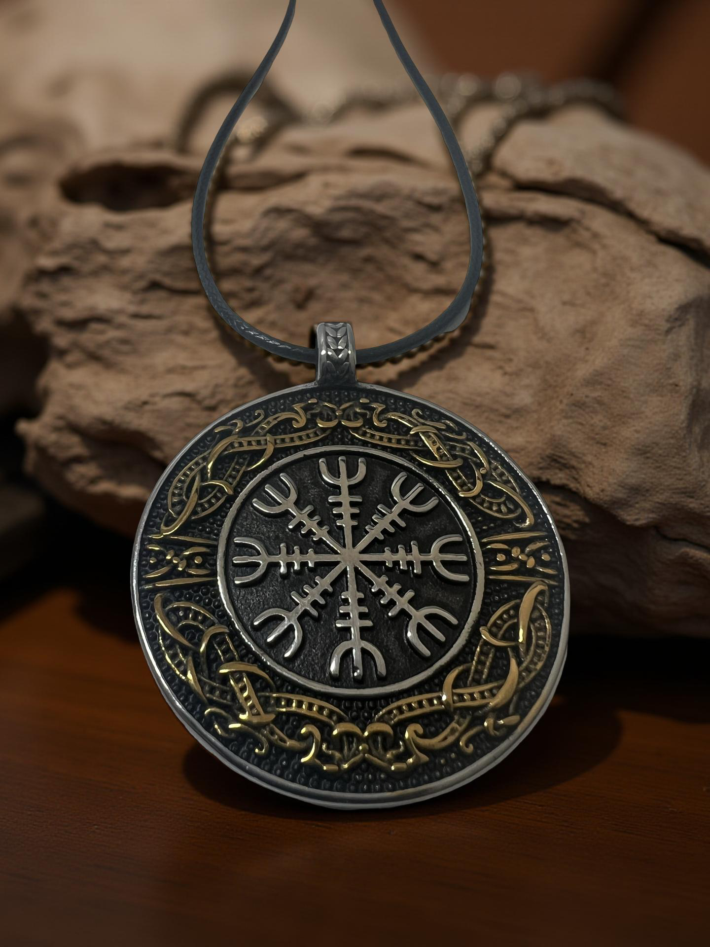 Collier aegishjalmur